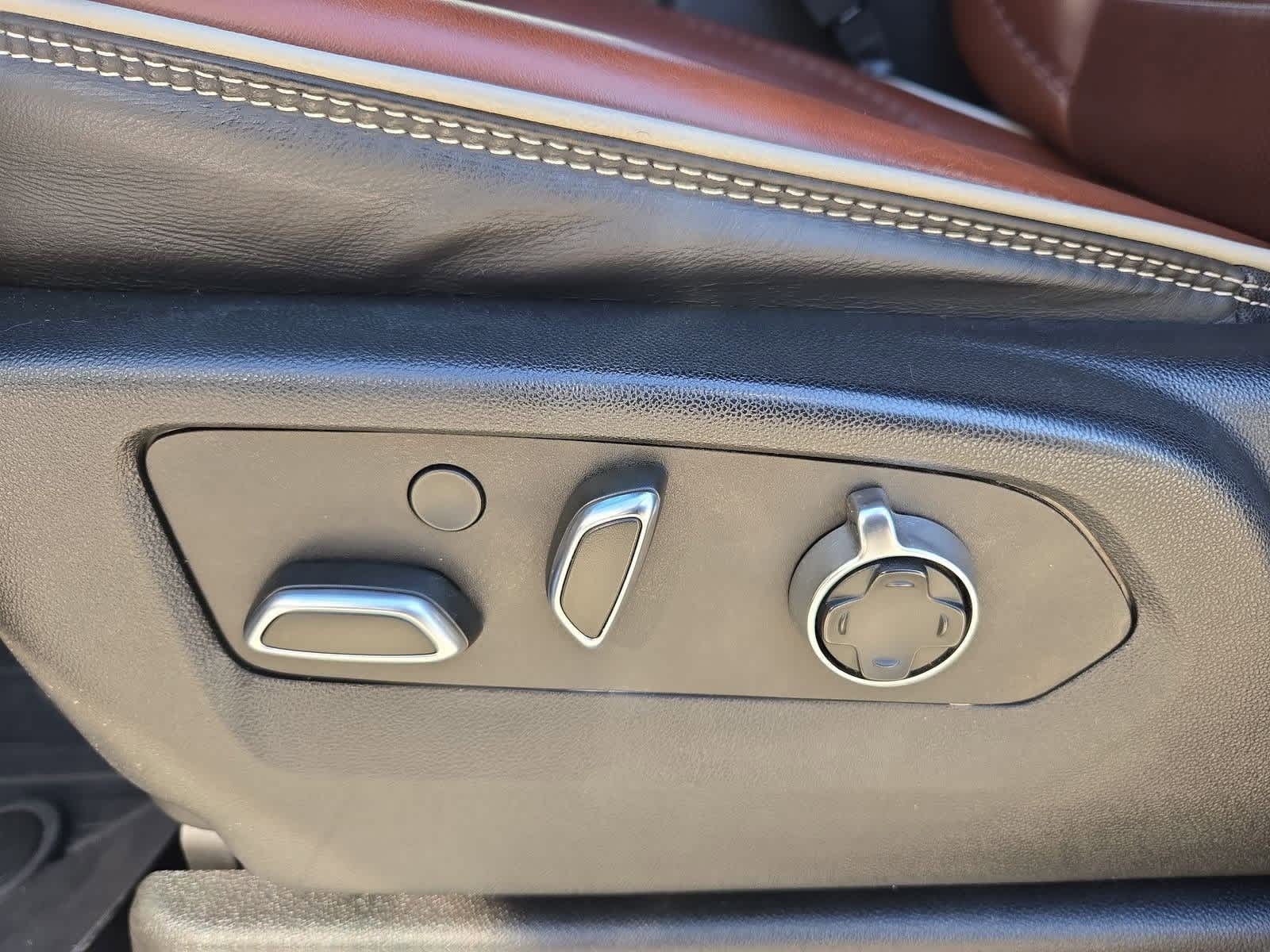 Thumbnail: 2023 GMC Yukon XL - 17