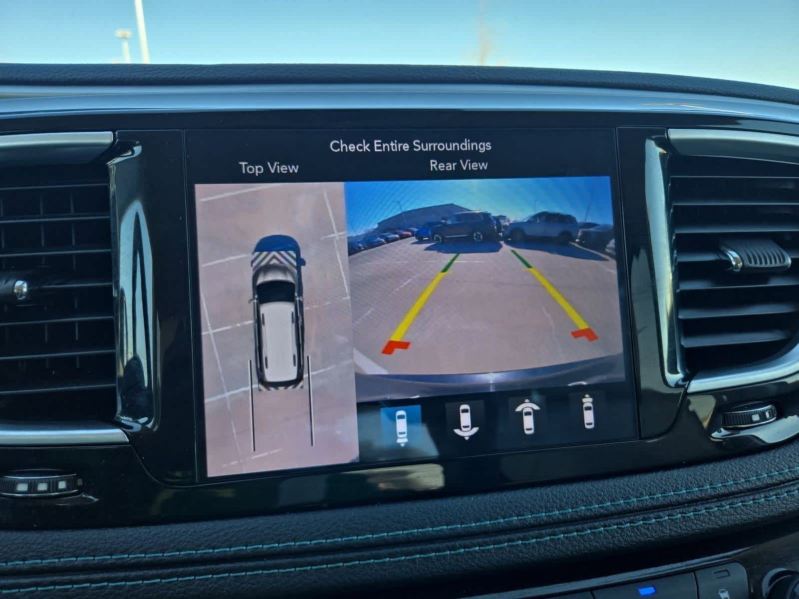 Thumbnail: 2018 Chrysler Pacifica - 28