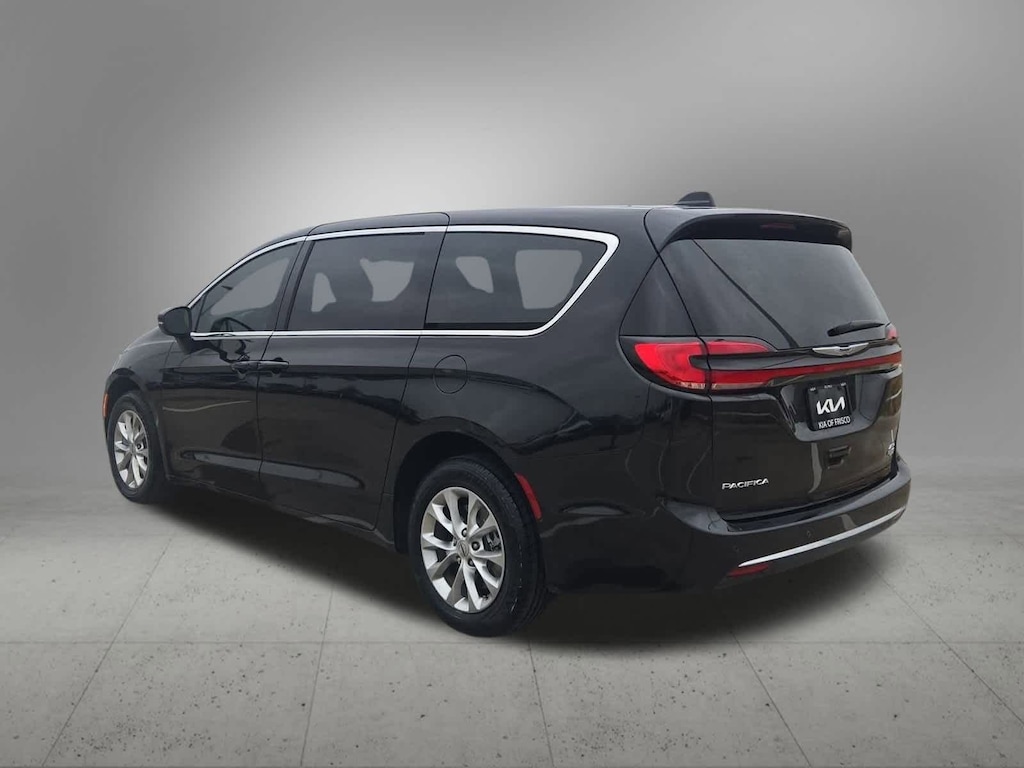 Used 2023 Chrysler Pacifica Touring L Van Passenger Van