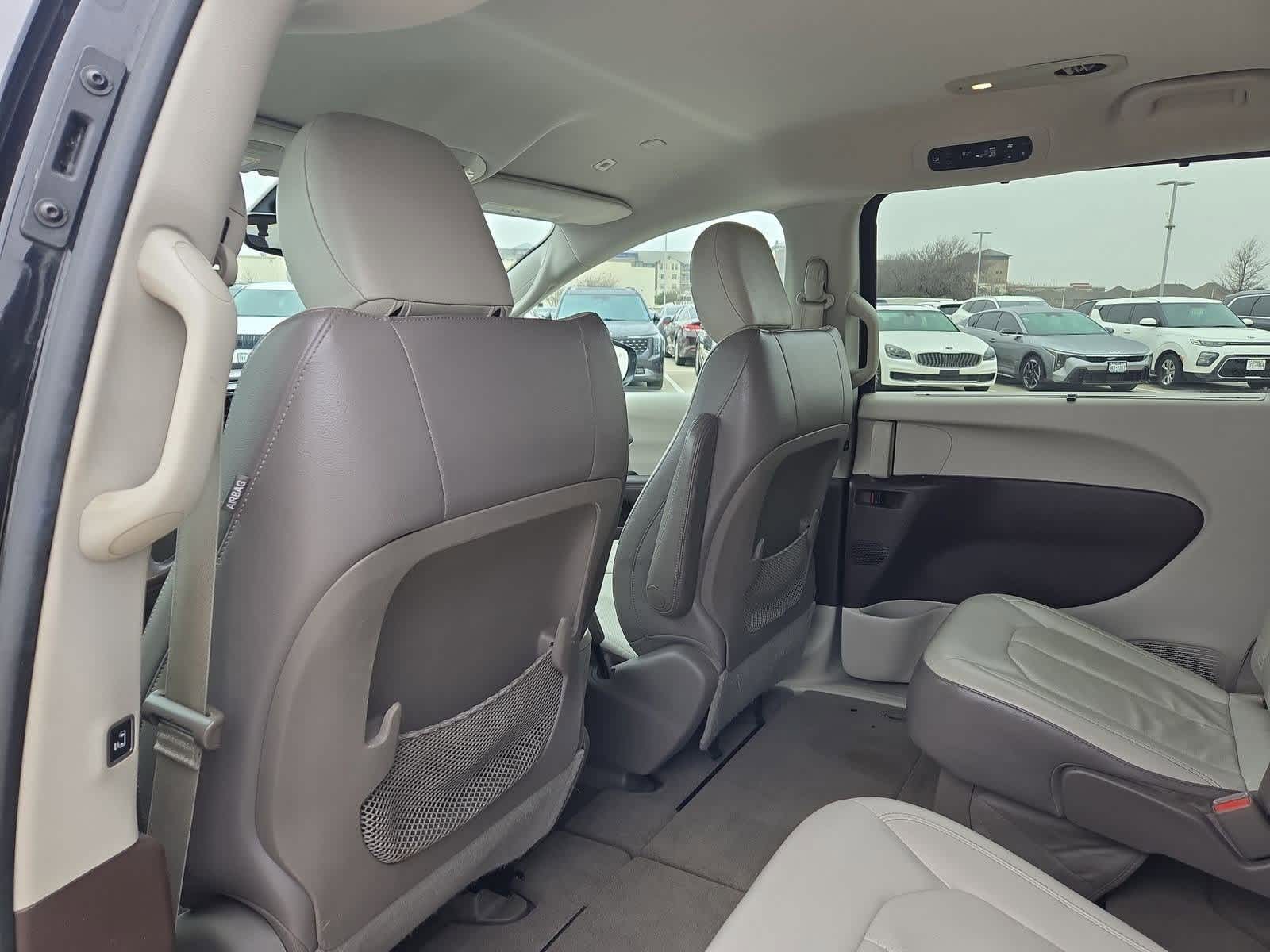 Thumbnail: 2018 Chrysler Pacifica - 17