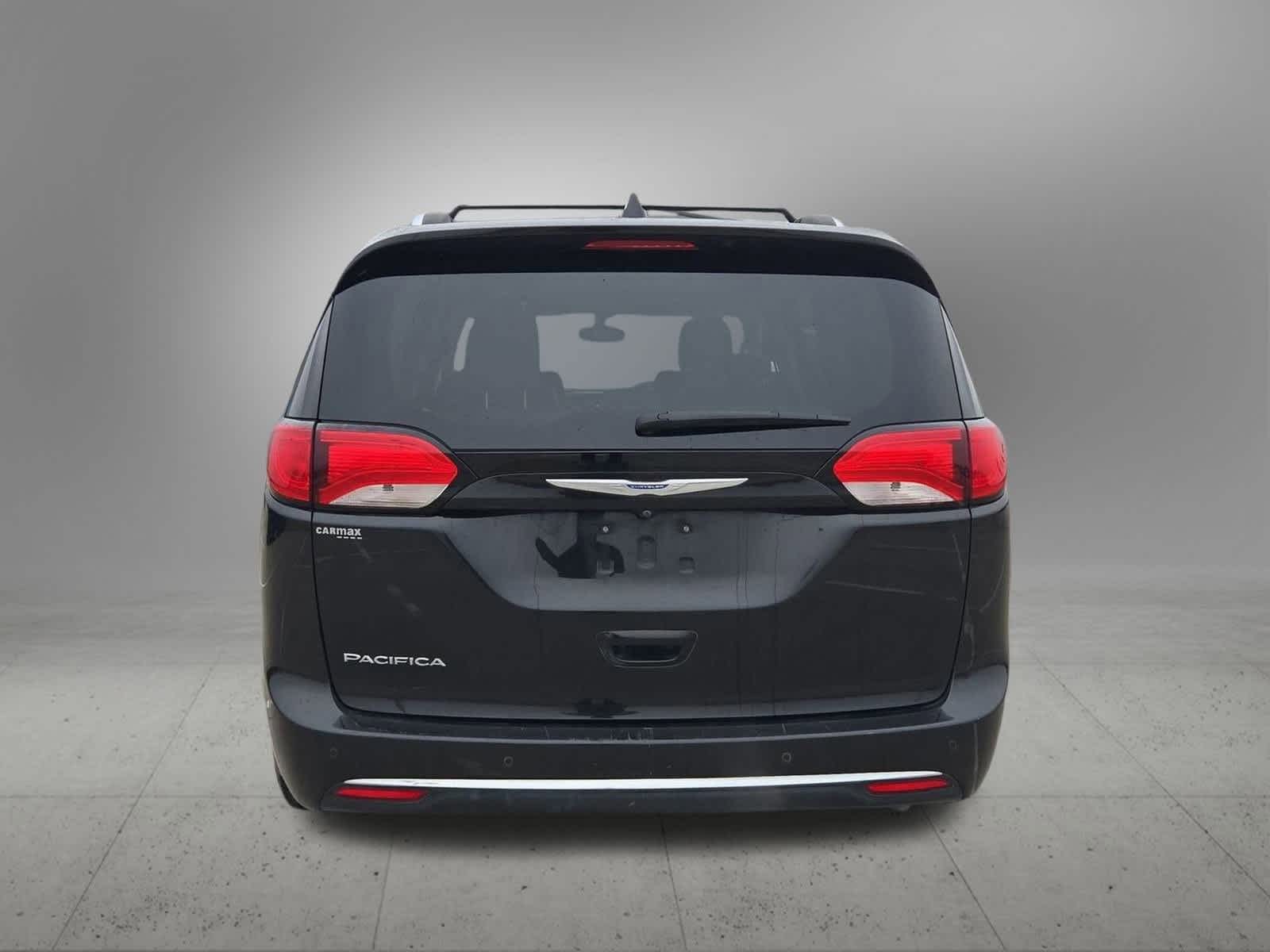Thumbnail: 2018 Chrysler Pacifica - 5