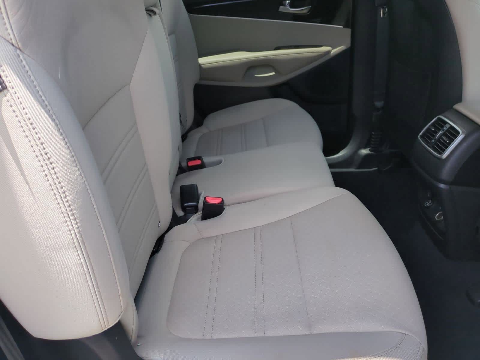 2020 Kia Sorento LX 19