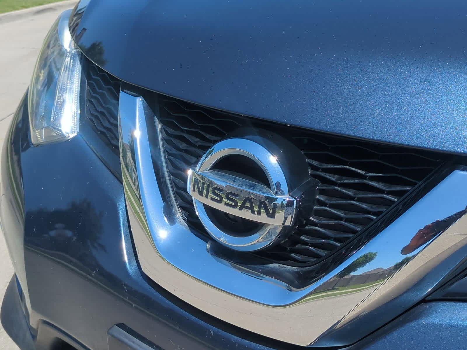 2016 Nissan Rogue SL 11