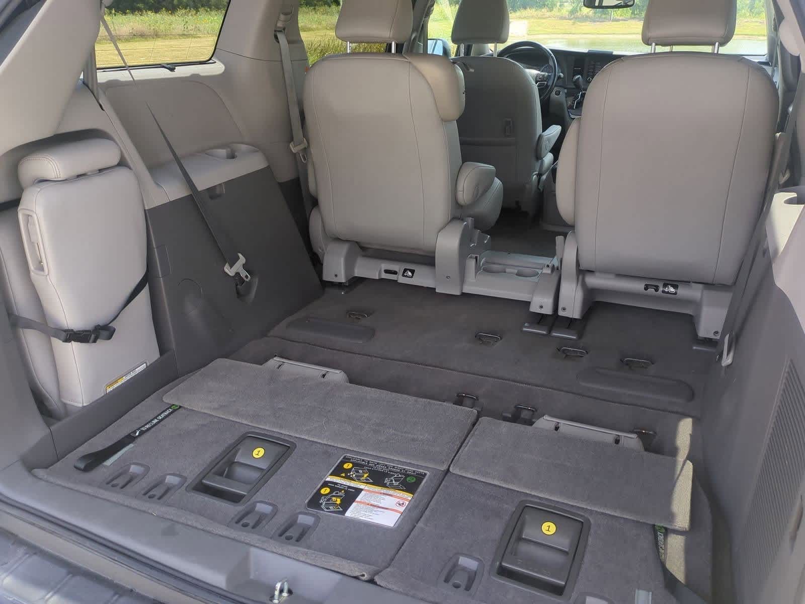 Thumbnail: 2019 Toyota Sienna - 34