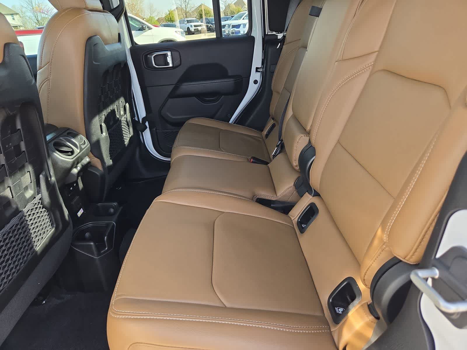 Thumbnail: 2023 Jeep Gladiator - 17