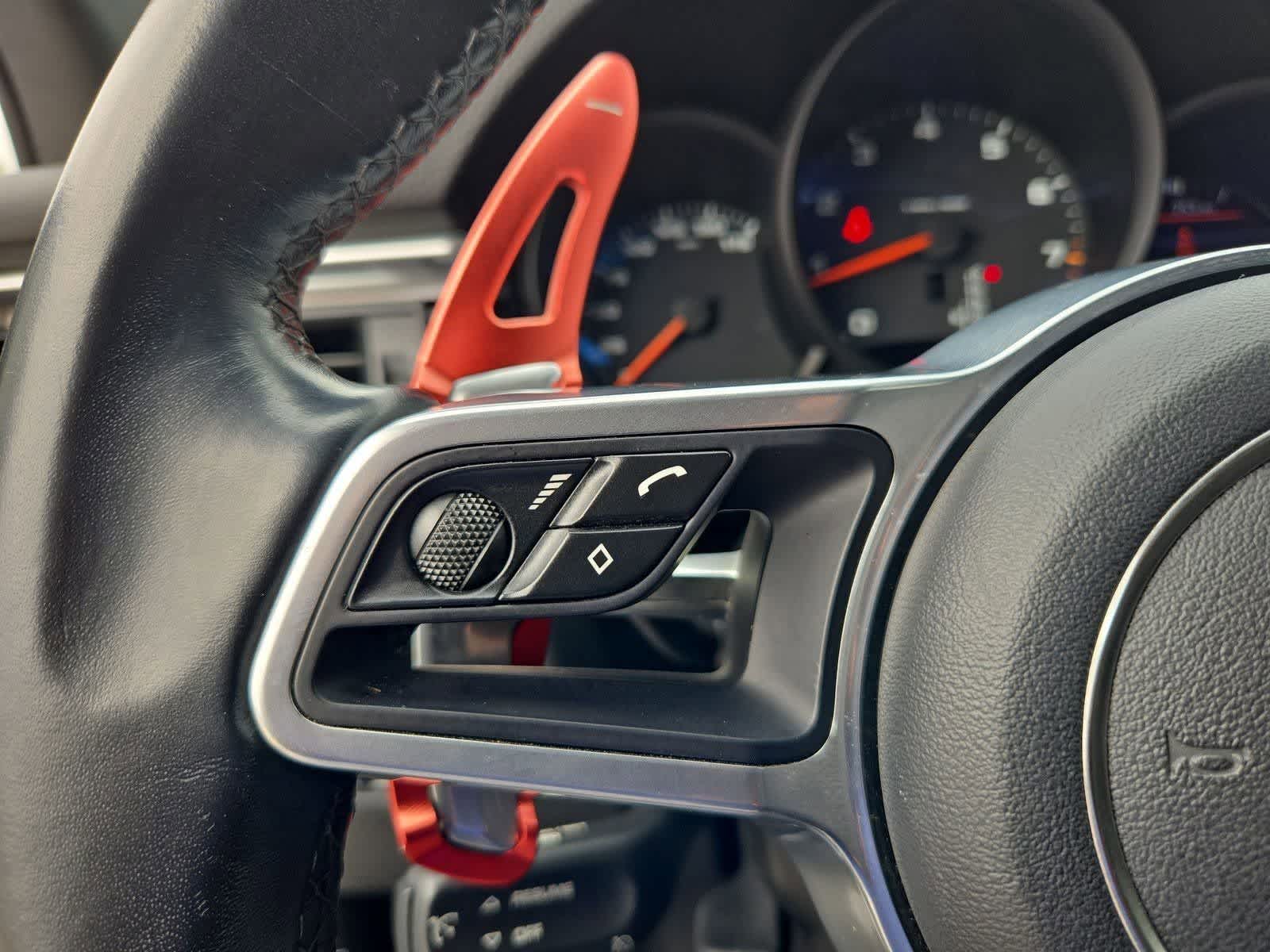 Thumbnail: 2020 Porsche Macan - 21