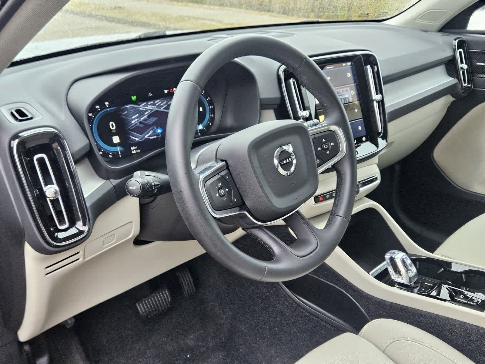 Thumbnail: 2024 Volvo XC40 - 2