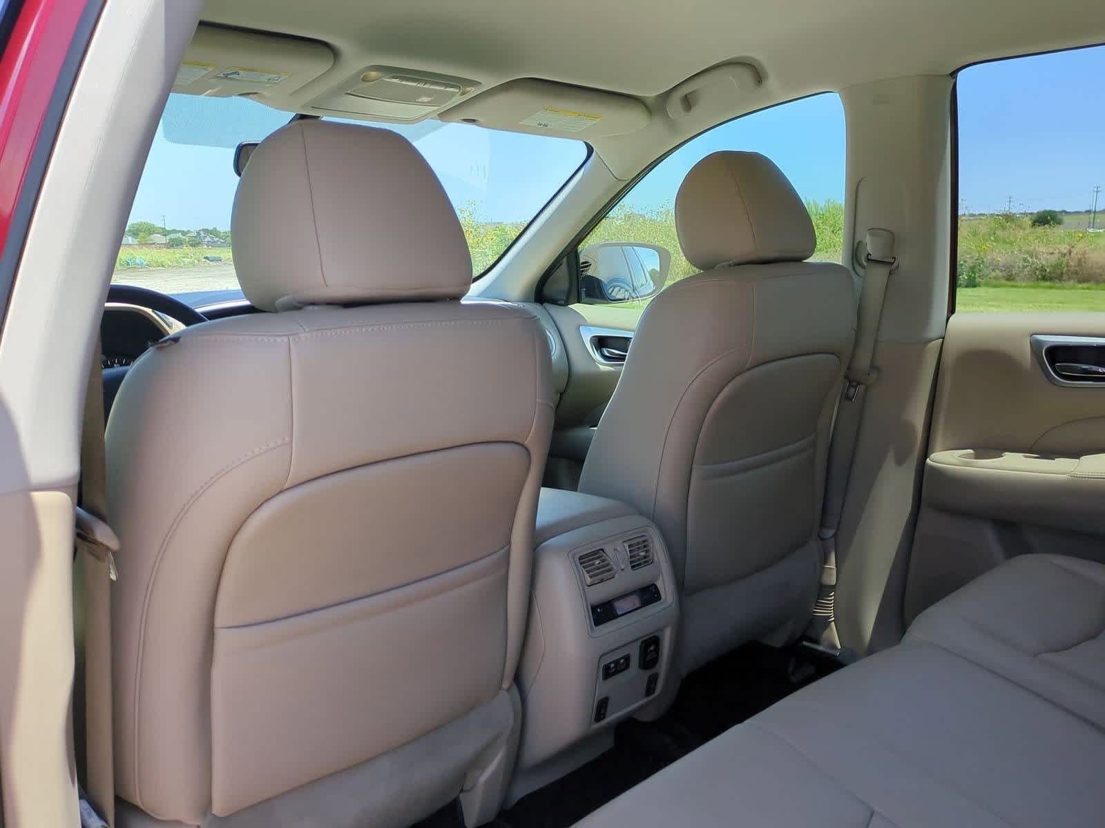 Thumbnail: 2020 Nissan Pathfinder - 17