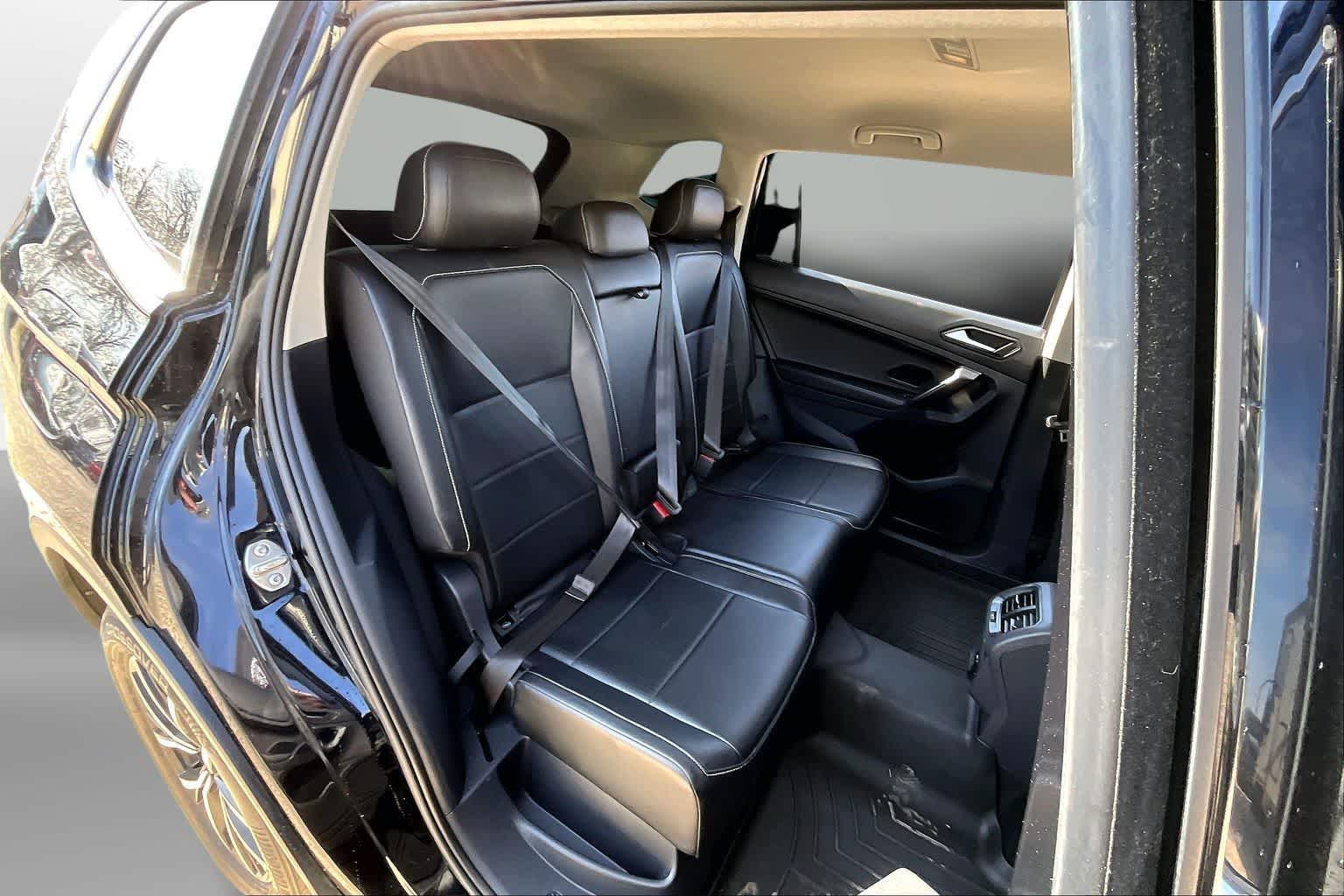 Thumbnail: 2021 Volkswagen Tiguan - 25