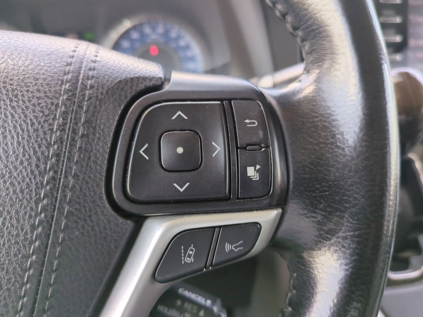 Thumbnail: 2019 Toyota Sienna - 26