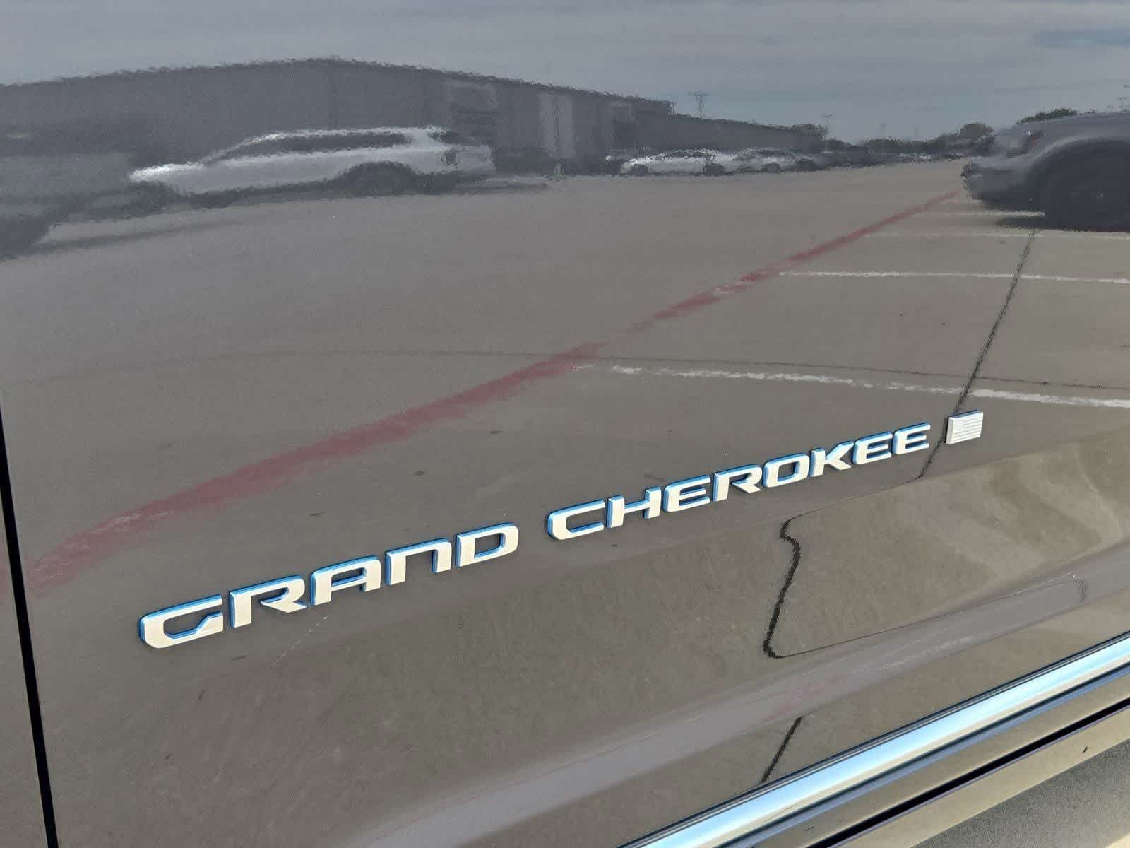 Thumbnail: 2022 Jeep Grand Cherokee - 14