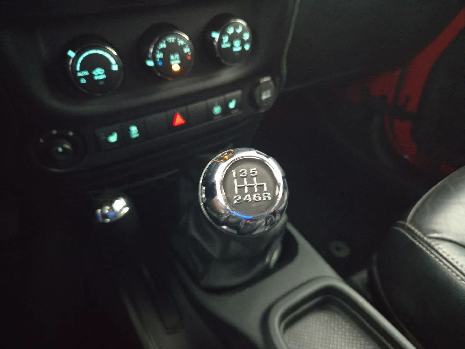 Thumbnail: 2015 Jeep Wrangler - 28