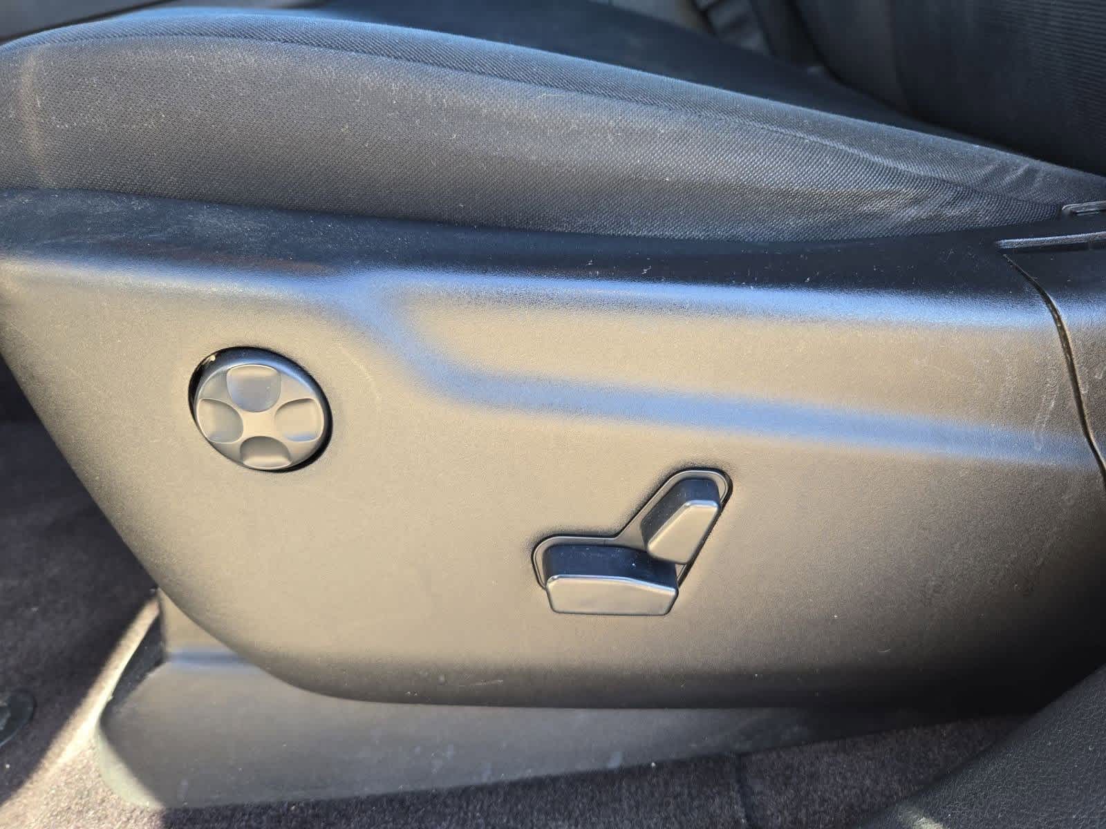 Thumbnail: 2016 Jeep Grand Cherokee - 17