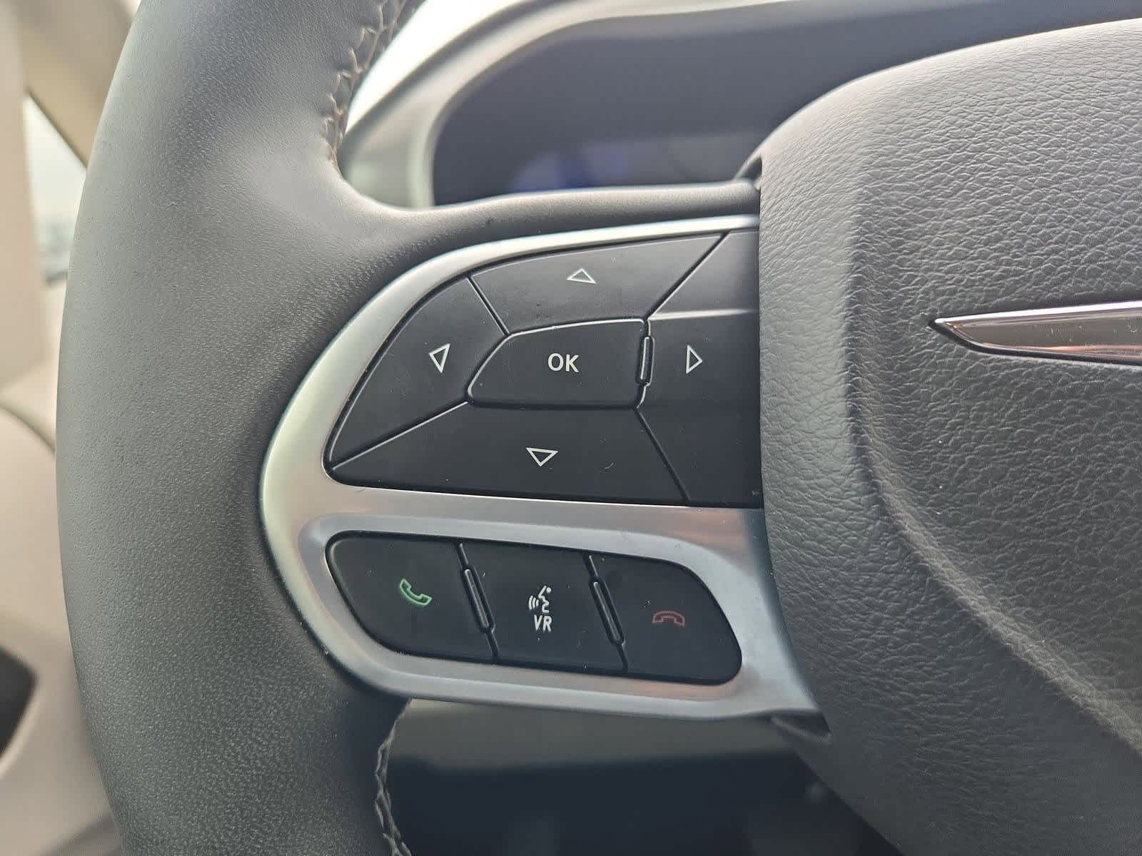 Thumbnail: 2023 Chrysler Pacifica - 23