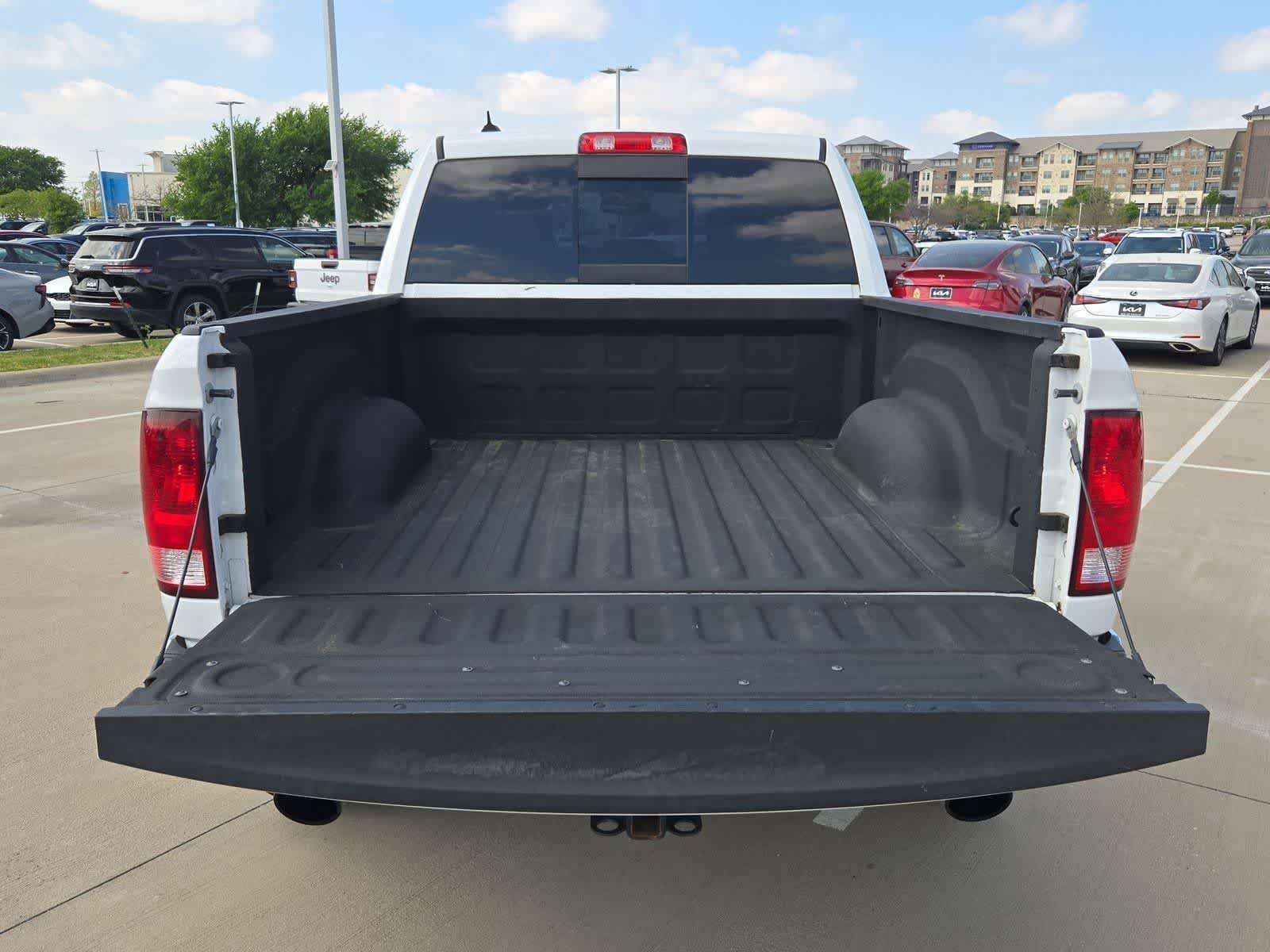 Thumbnail: 2019 RAM 1500 Classic - 31