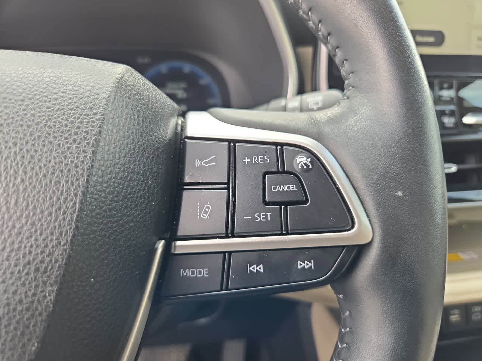 Thumbnail: 2023 Toyota Highlander - 25