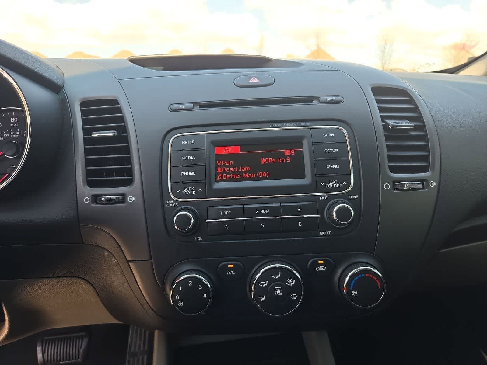 Thumbnail: 2015 Kia Forte - 25