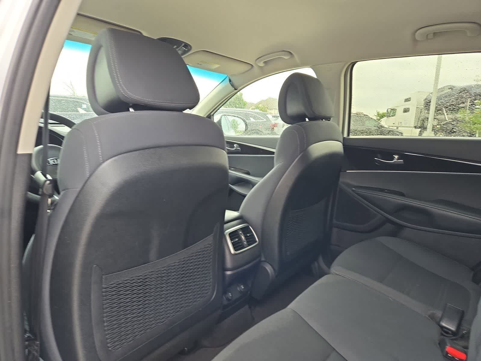 Thumbnail: 2016 Kia Sorento - 16