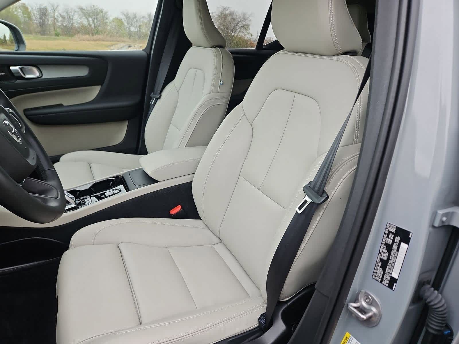 Thumbnail: 2024 Volvo XC40 - 16