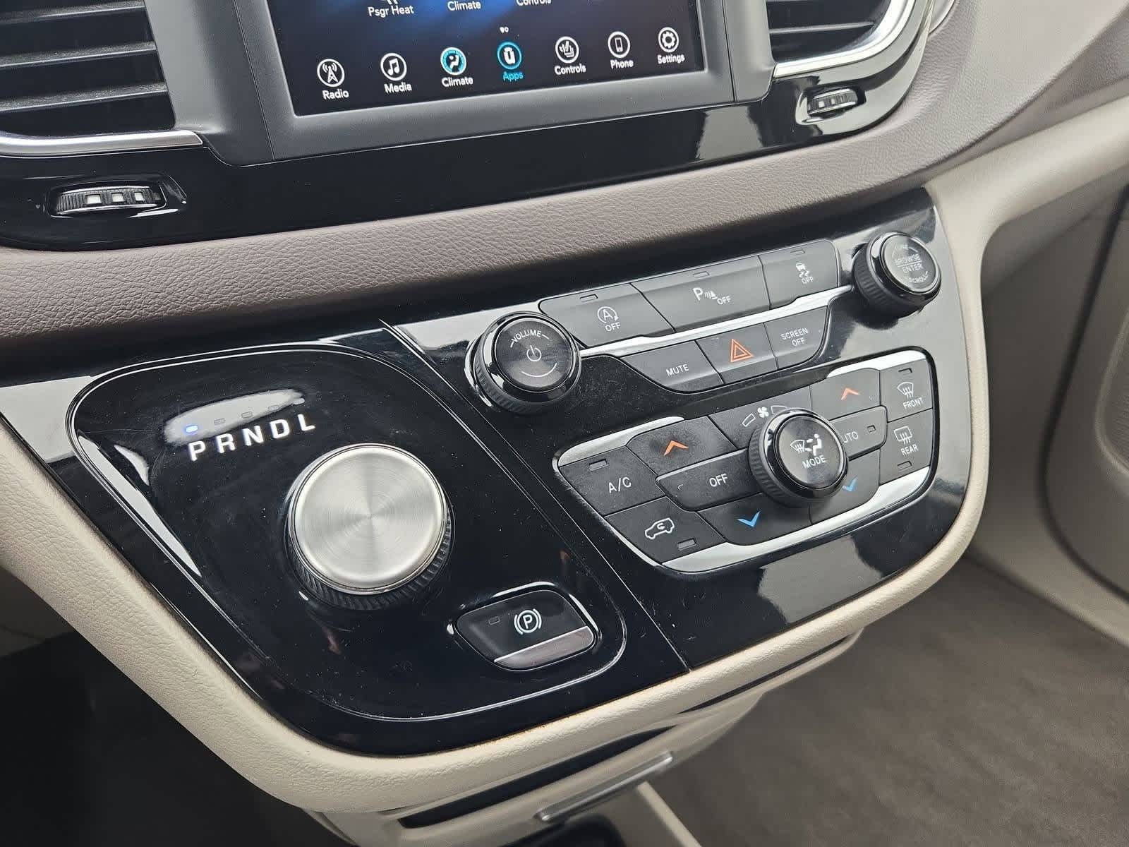 Thumbnail: 2018 Chrysler Pacifica - 29