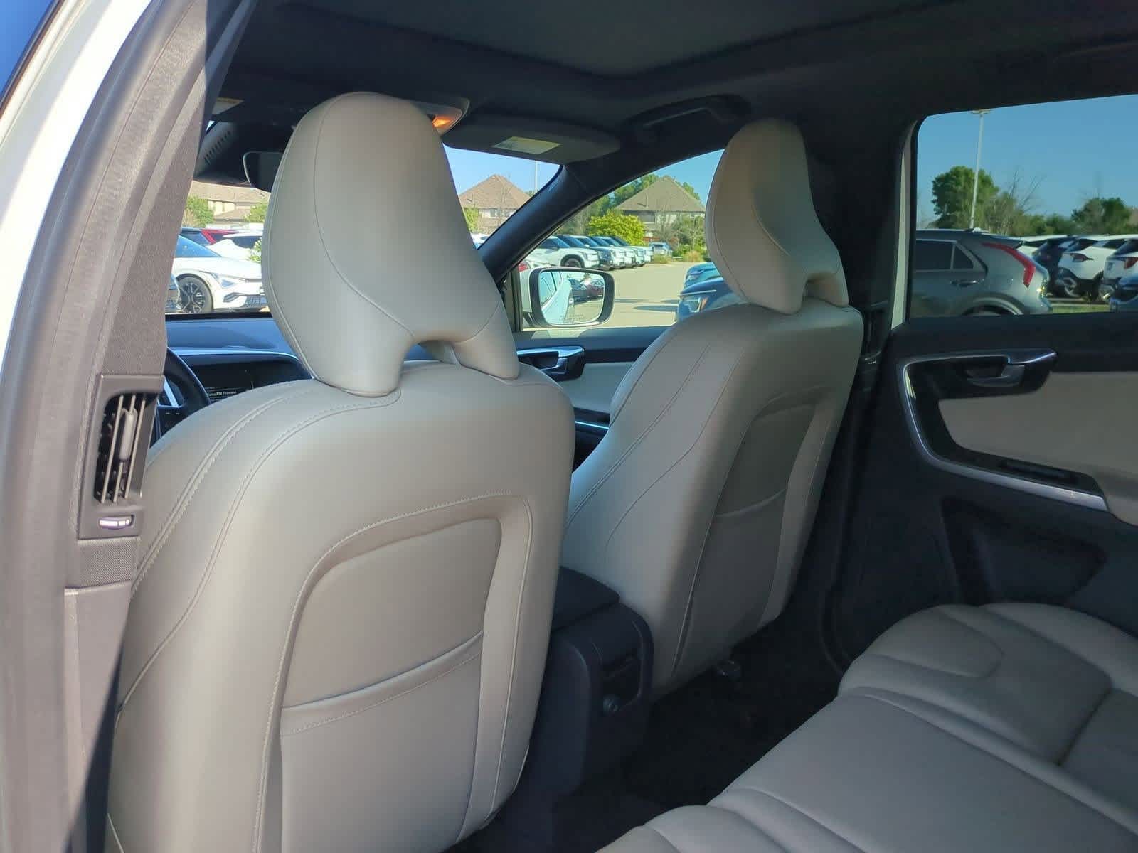 Thumbnail: 2016 Volvo XC60 - 17