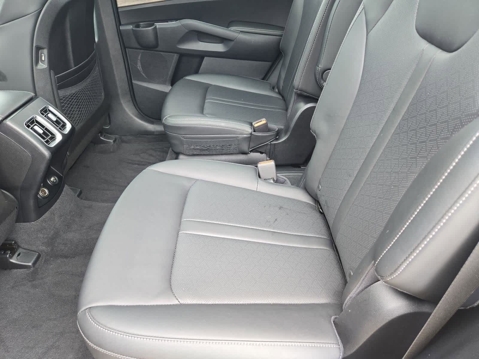 Thumbnail: 2023 Kia Sorento - 18