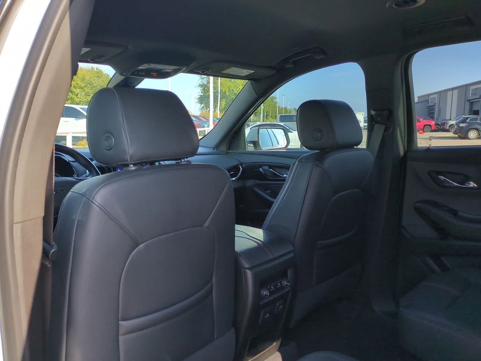 Thumbnail: 2022 Chevrolet Traverse - 18