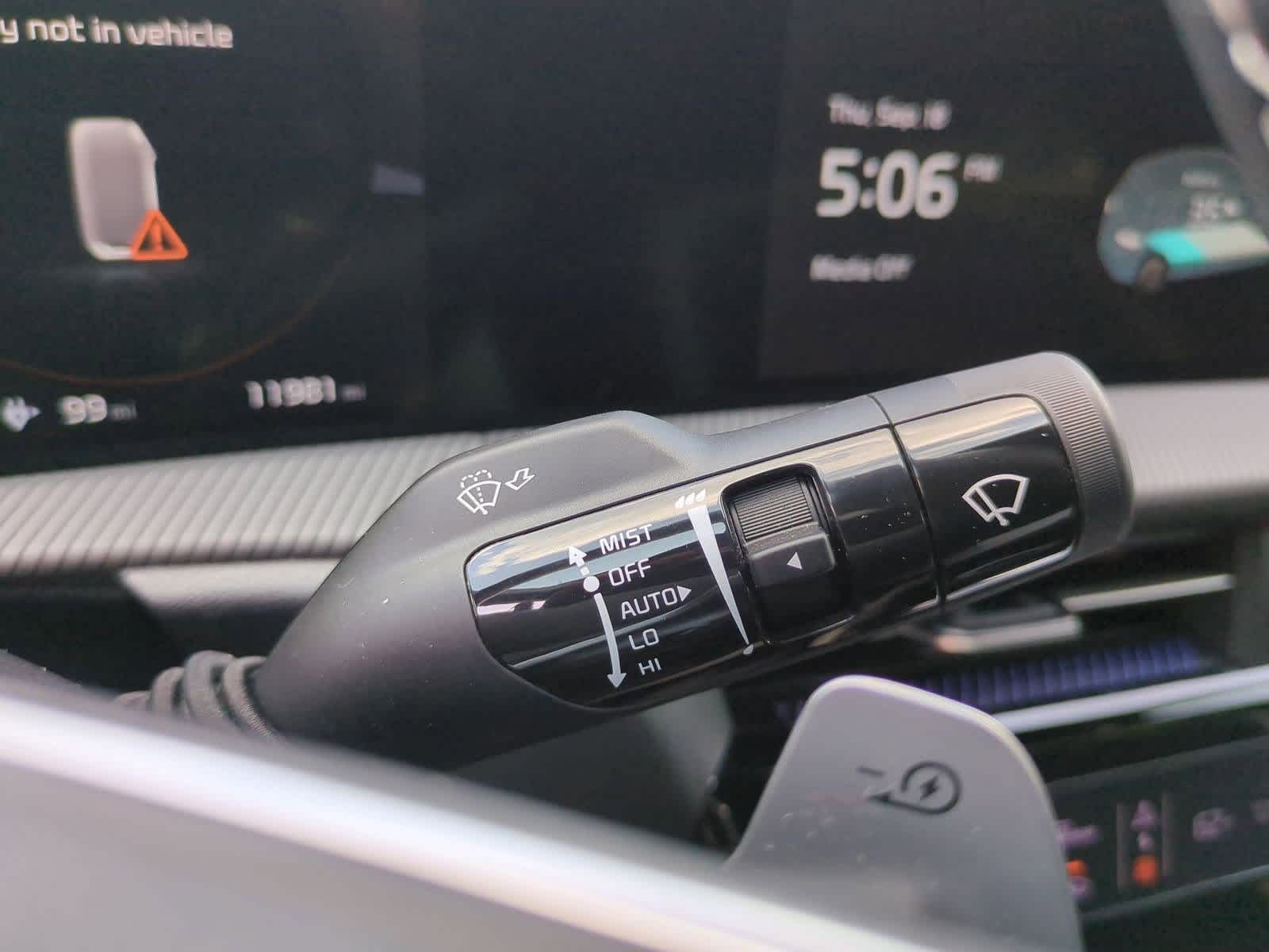 Thumbnail: 2022 Kia EV6 - 26