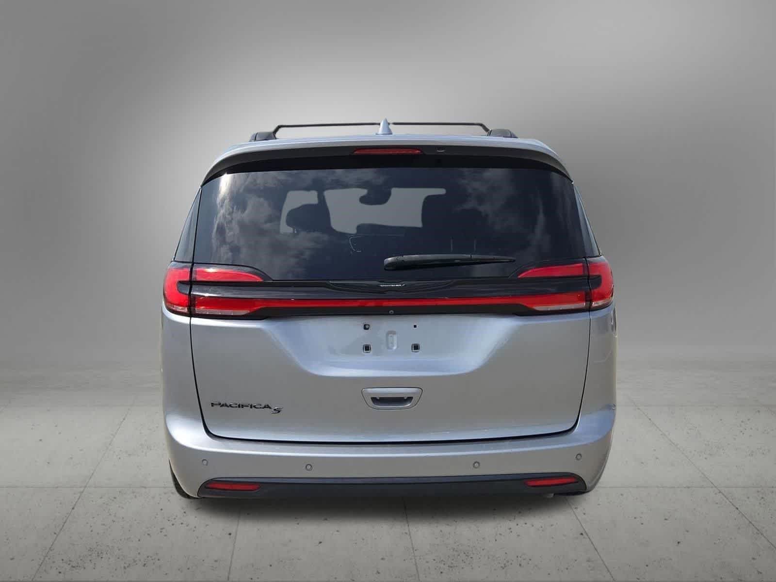 Thumbnail: 2021 Chrysler Pacifica - 5