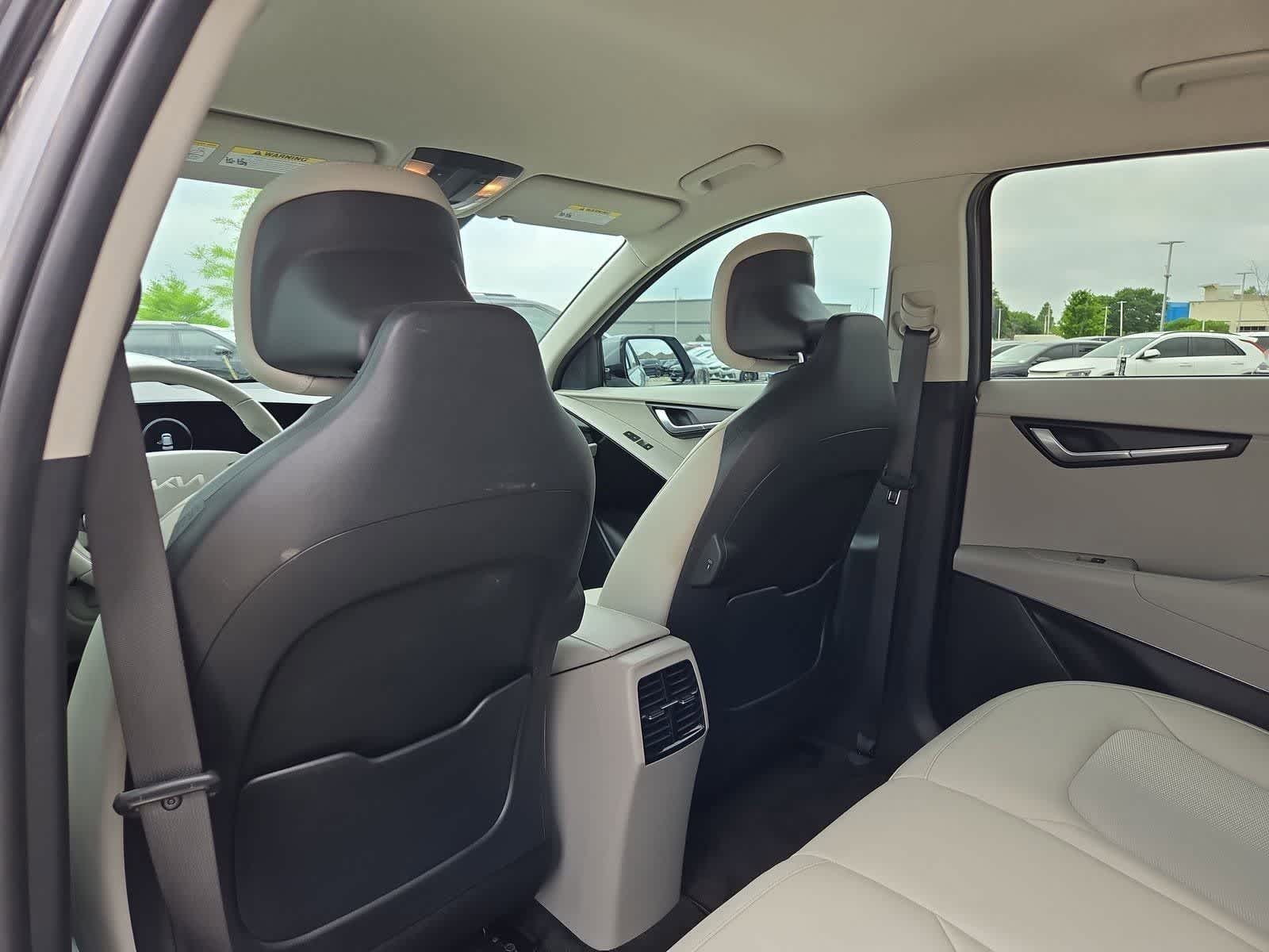 Thumbnail: 2023 Kia Niro - 16