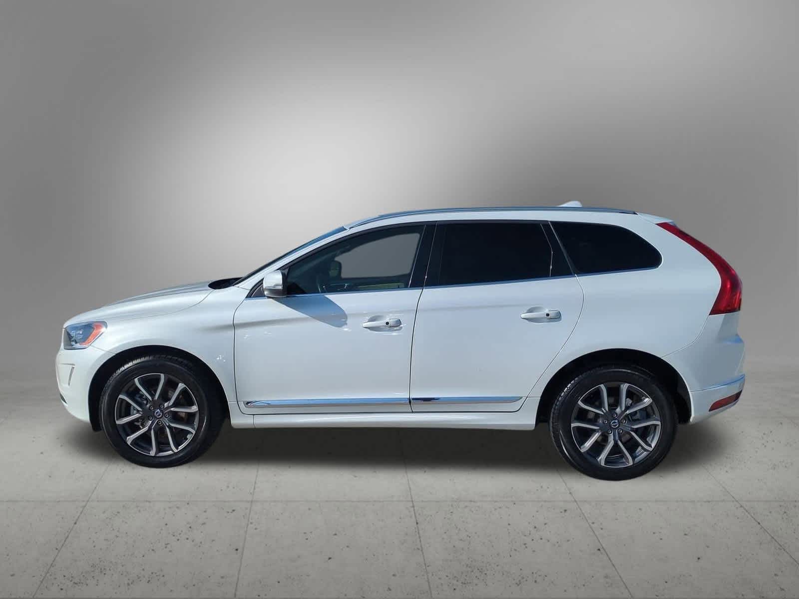 Thumbnail: 2016 Volvo XC60 - 3