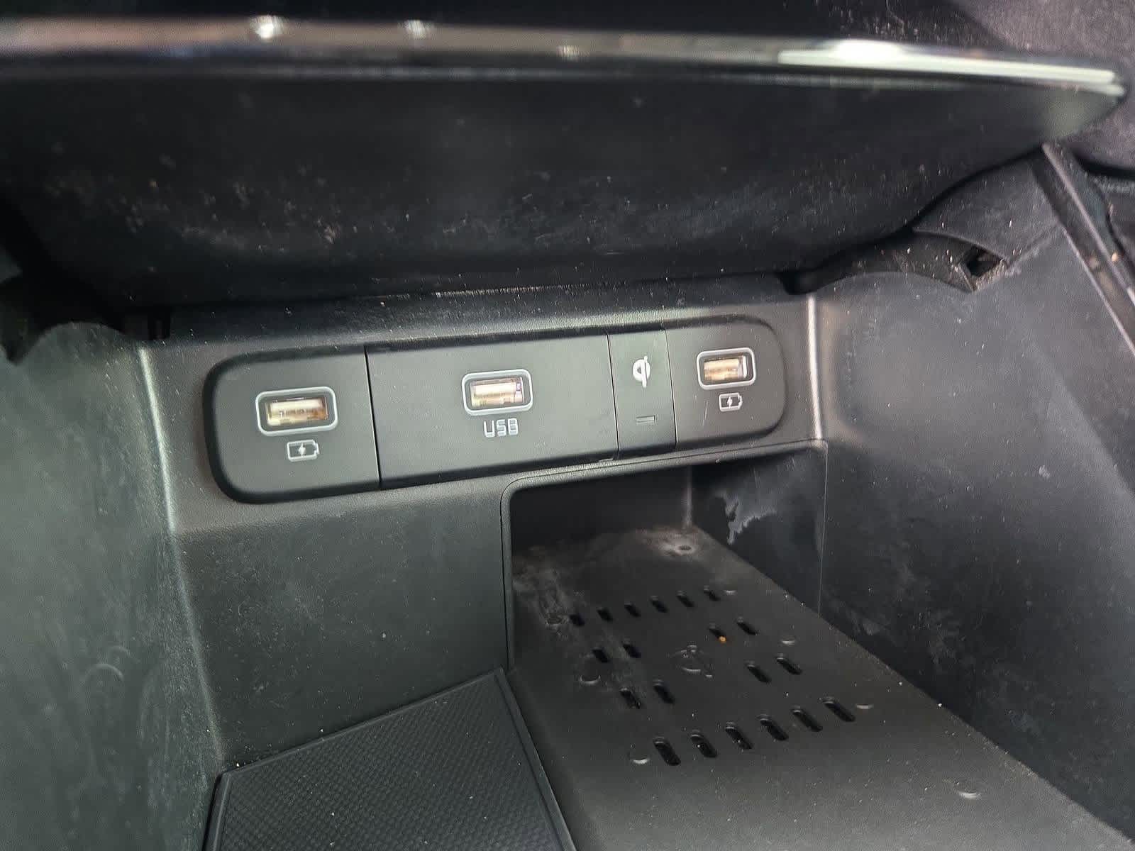 Thumbnail: 2022 Kia Sorento - 36