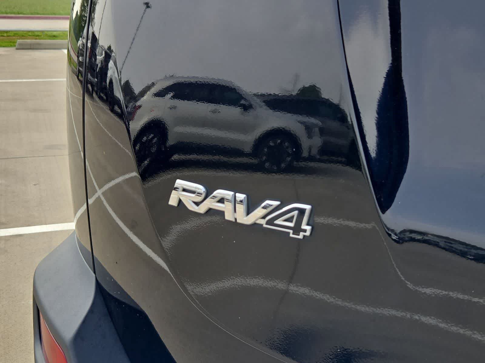 Thumbnail: 2015 Toyota RAV4 - 12