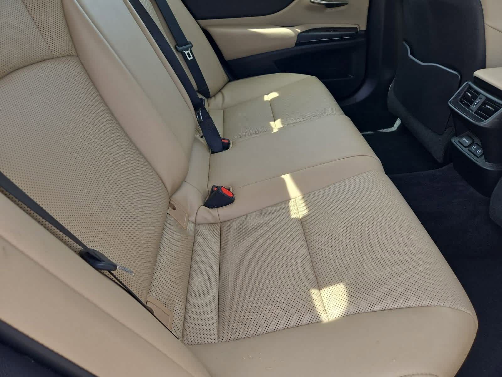 Thumbnail: 2021 Lexus ES - 19