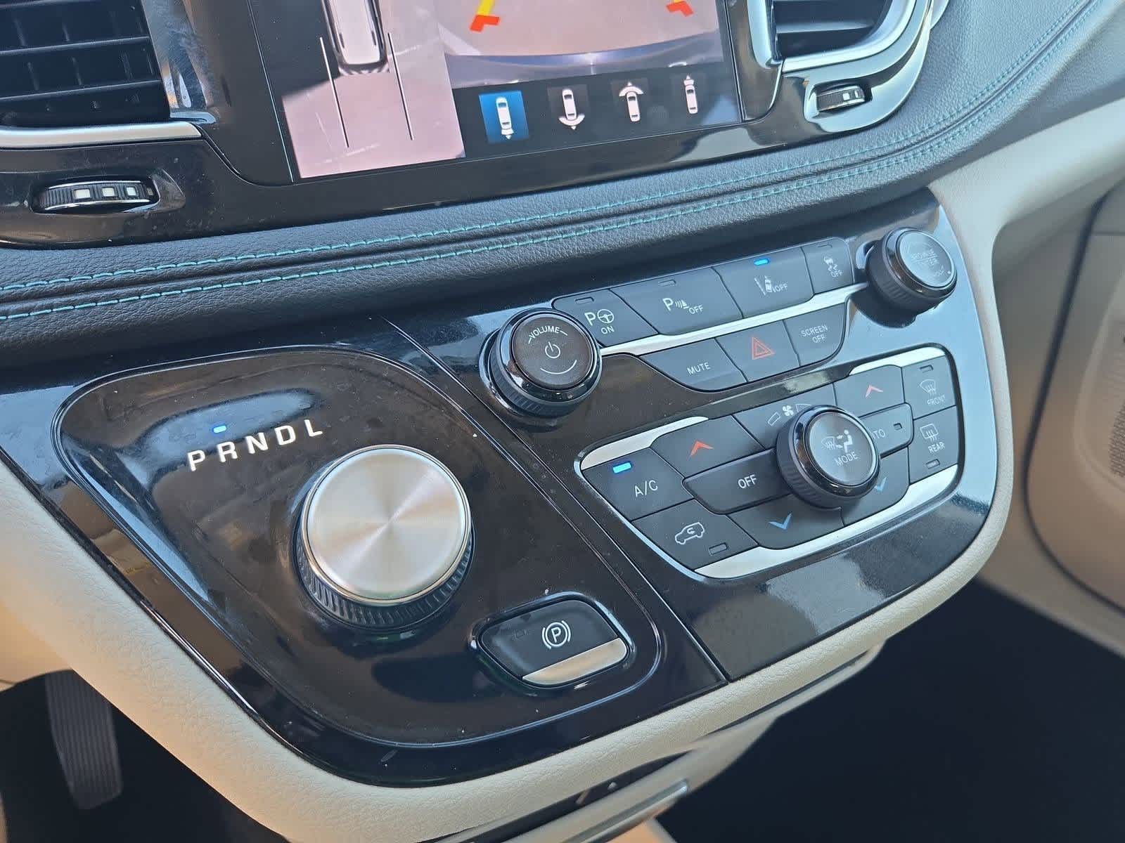 Thumbnail: 2018 Chrysler Pacifica - 31