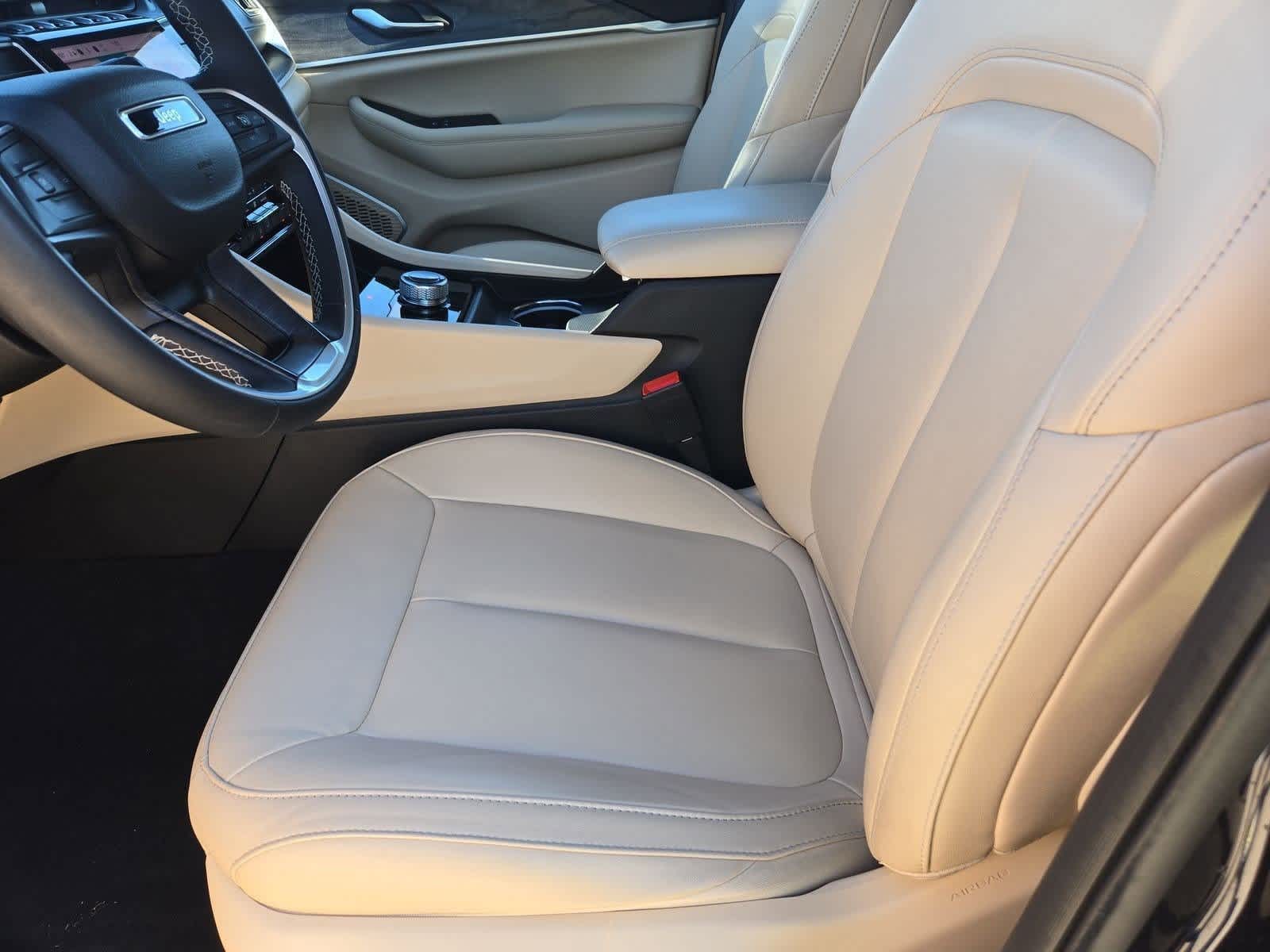 Thumbnail: 2023 Jeep Grand Cherokee - 15