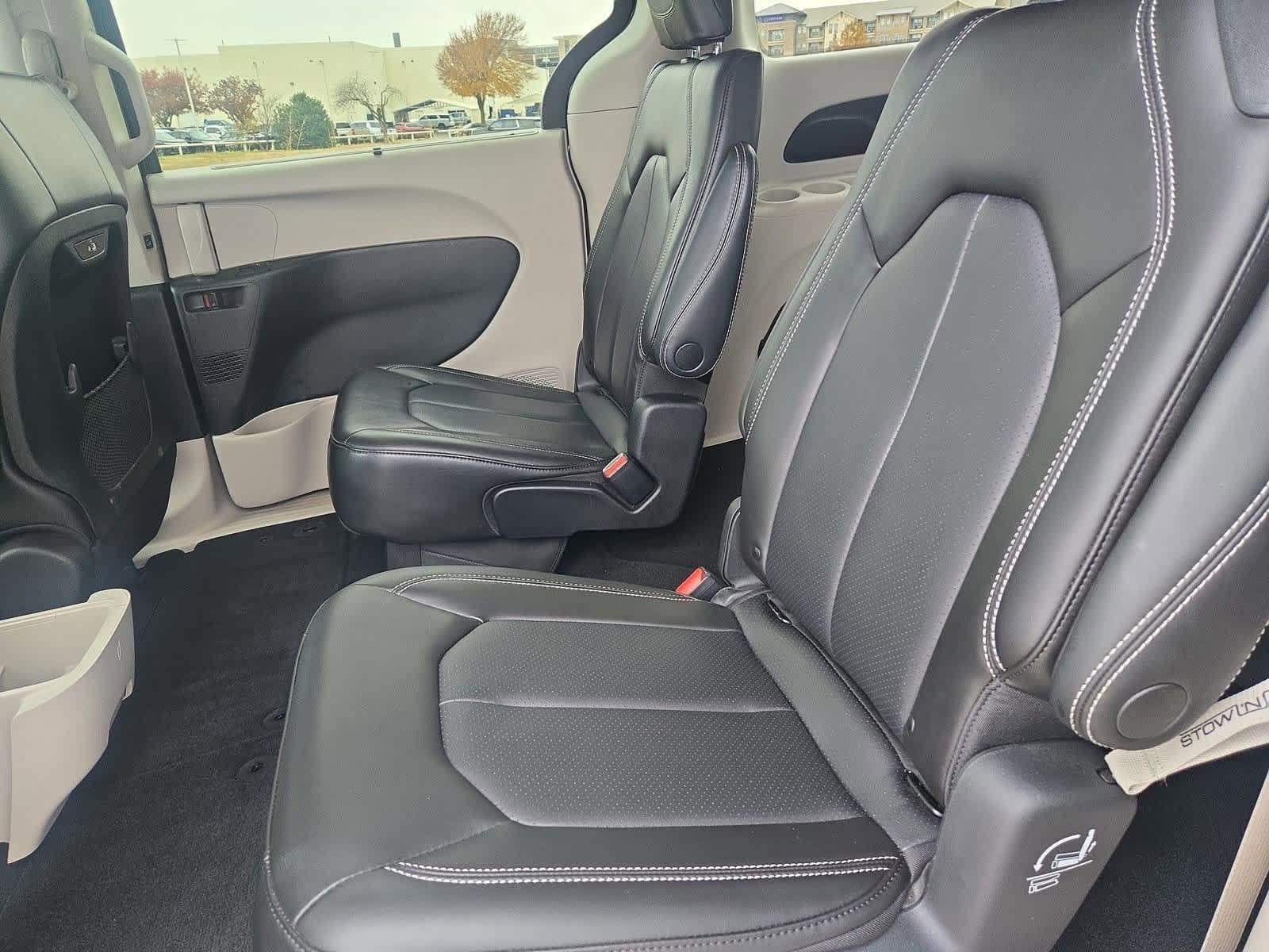 Thumbnail: 2023 Chrysler Pacifica - 19