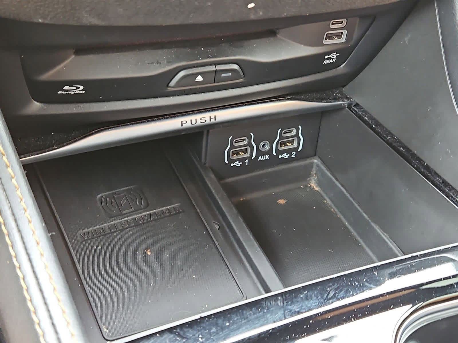 Thumbnail: 2022 Chrysler Pacifica - 32