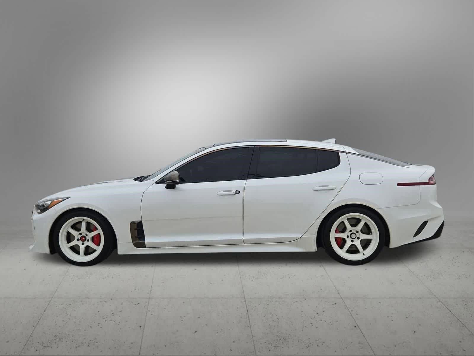 Thumbnail: 2018 Kia Stinger - 3