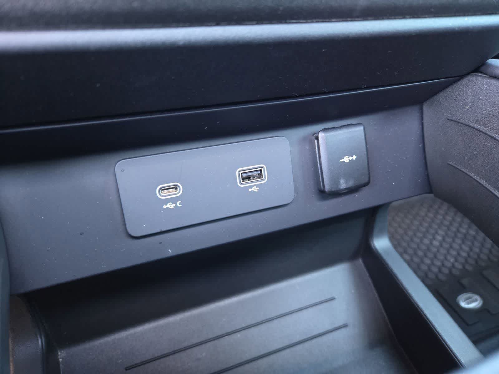 Thumbnail: 2023 Land Rover Defender - 30