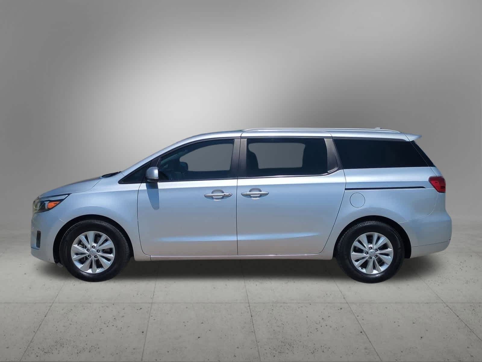 Thumbnail: 2017 Kia Sedona - 3