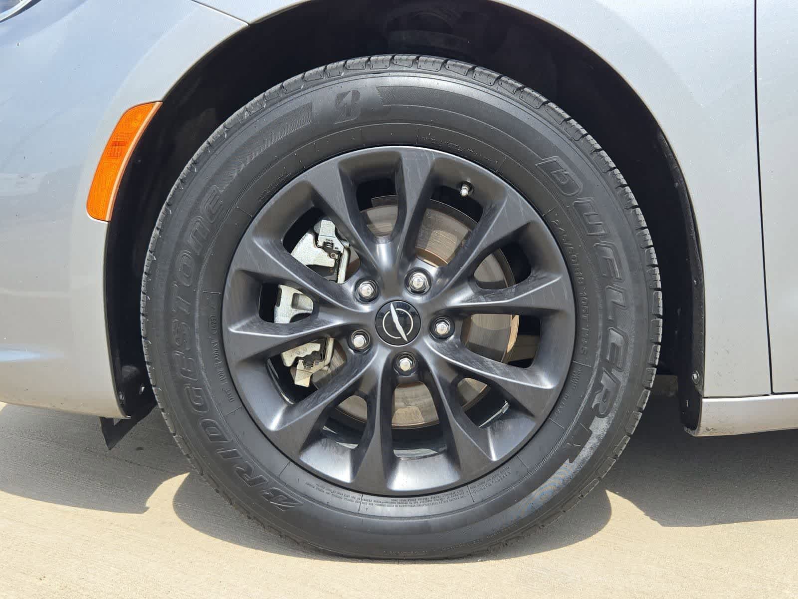 Thumbnail: 2021 Chrysler Pacifica - 12