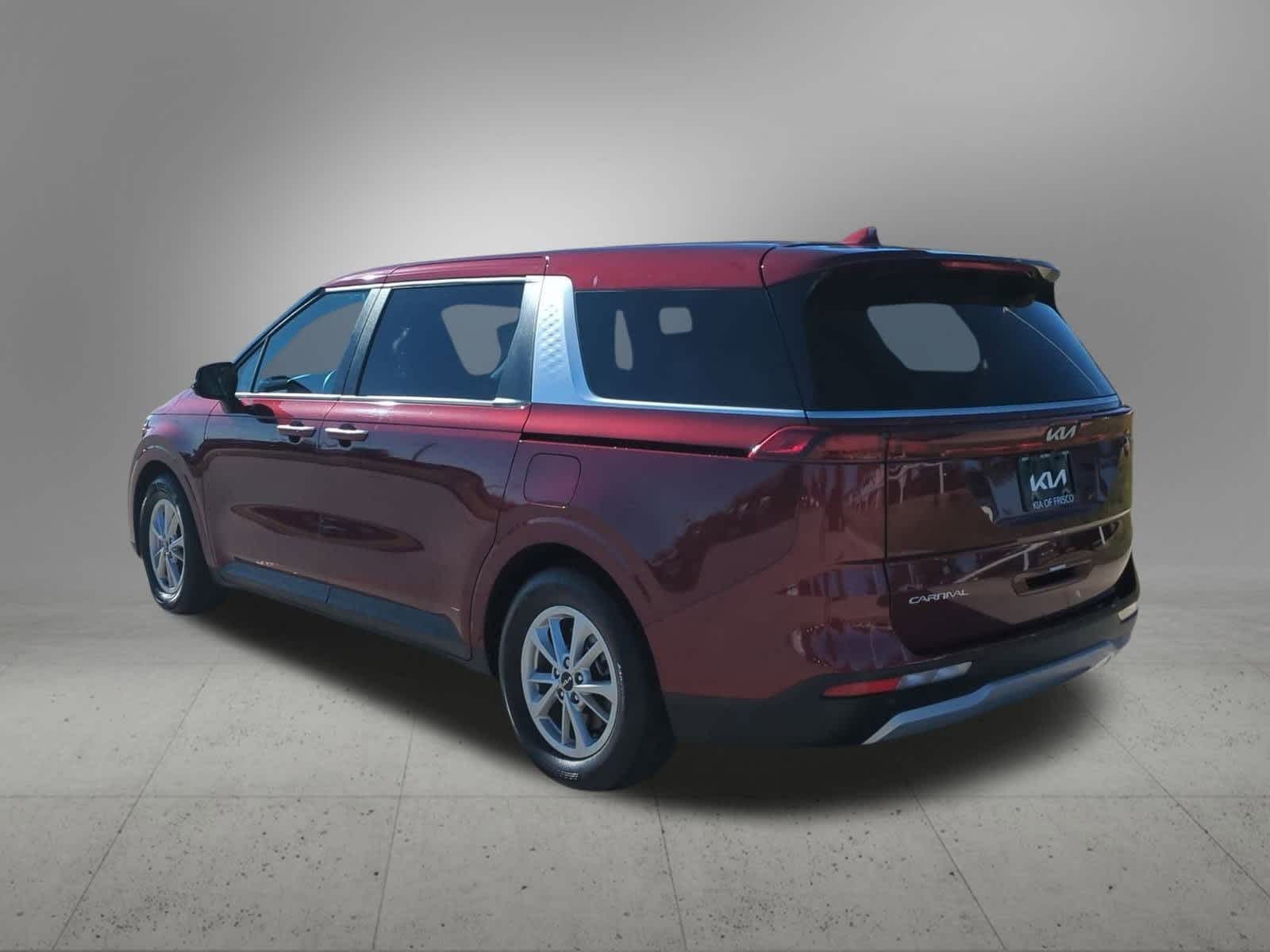 2024 Kia Carnival LX photo 4