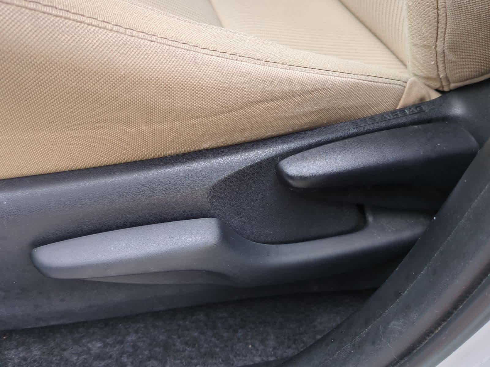 Thumbnail: 2013 Toyota RAV4 - 17