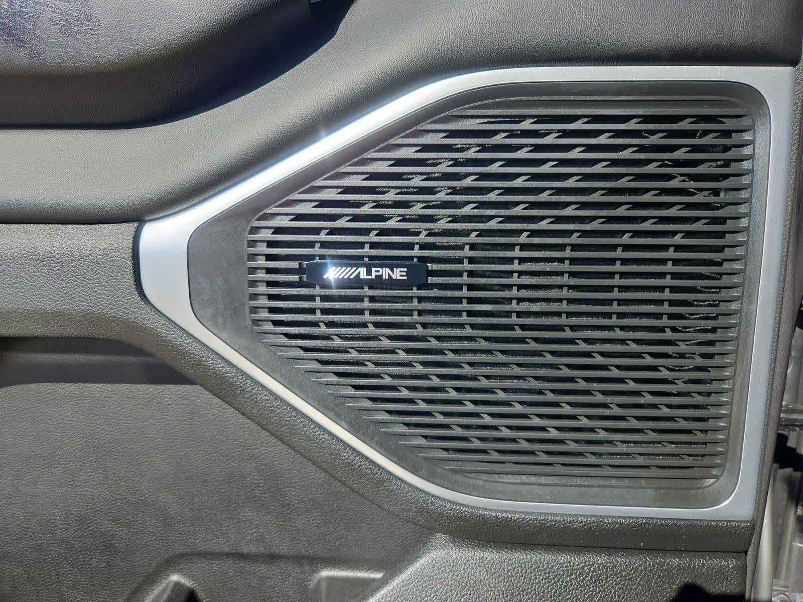 Thumbnail: 2023 Jeep Wagoneer - 31