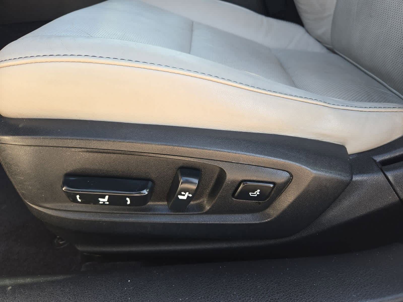 Thumbnail: 2013 Lexus ES - 16