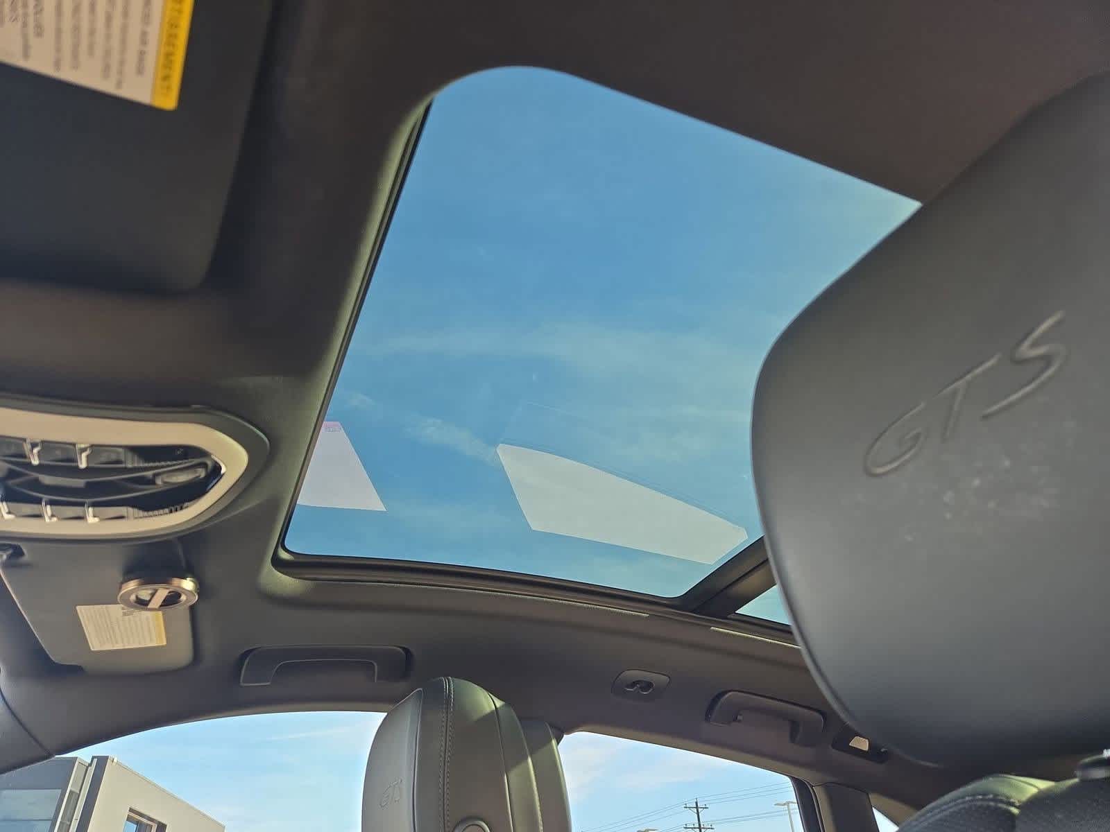 Thumbnail: 2020 Porsche Macan - 18