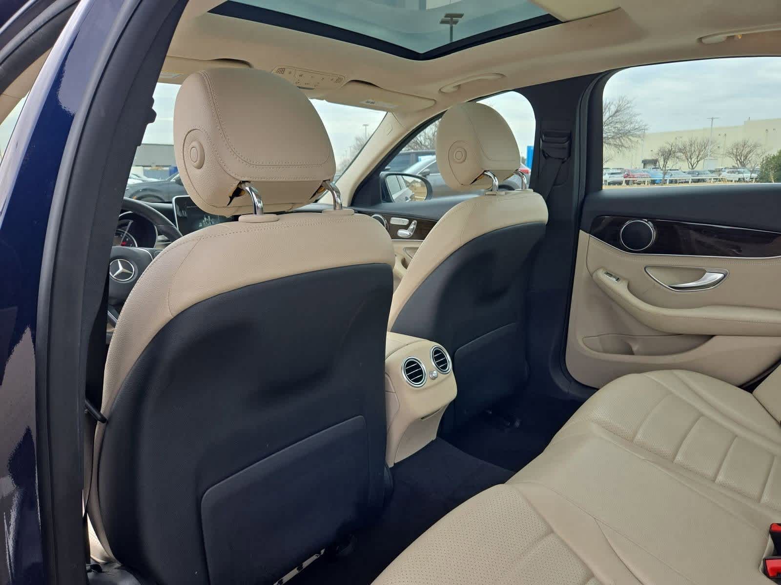 Thumbnail: 2015 Mercedes-Benz C-Class - 17