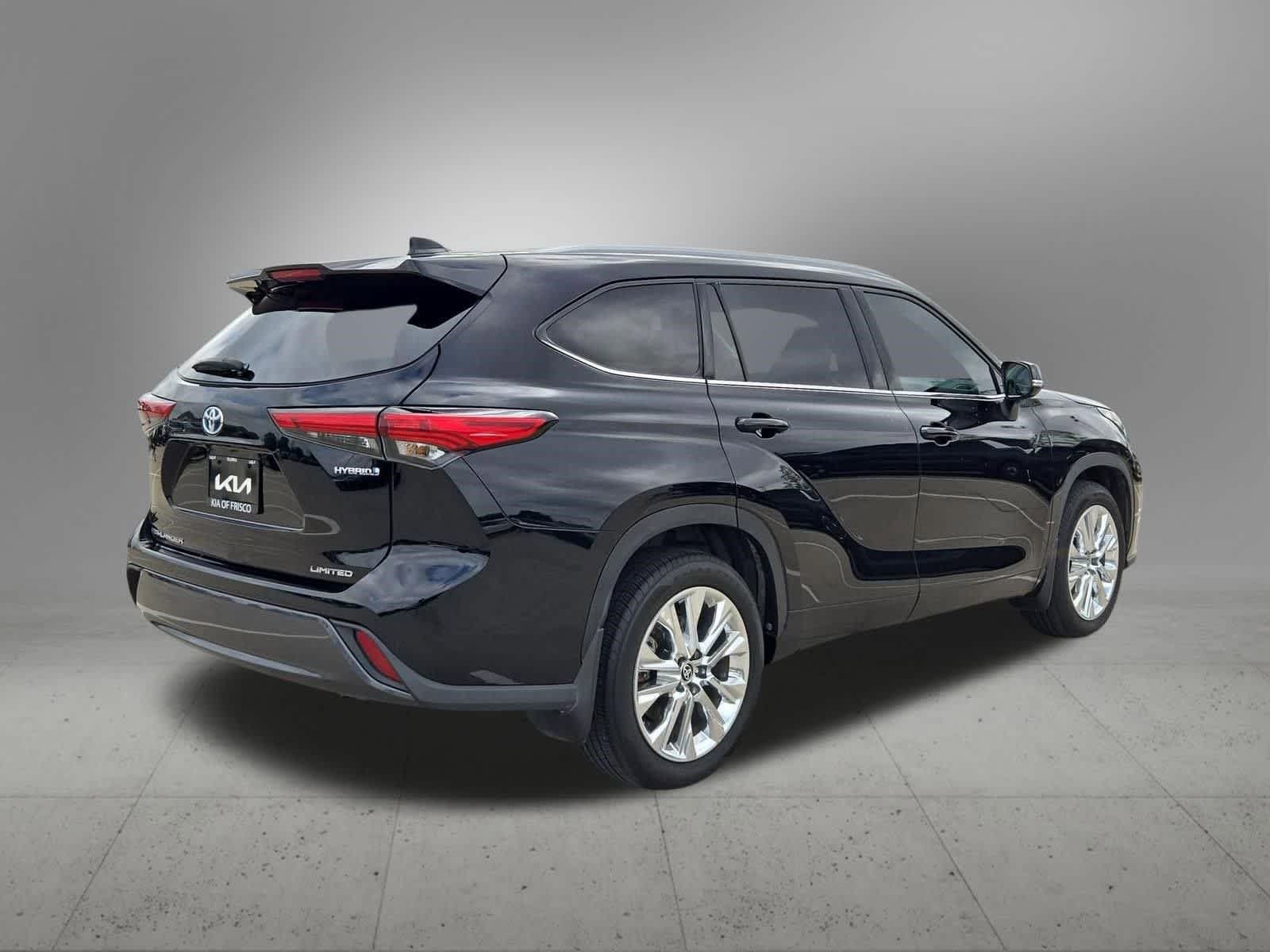 Thumbnail: 2023 Toyota Highlander - 6