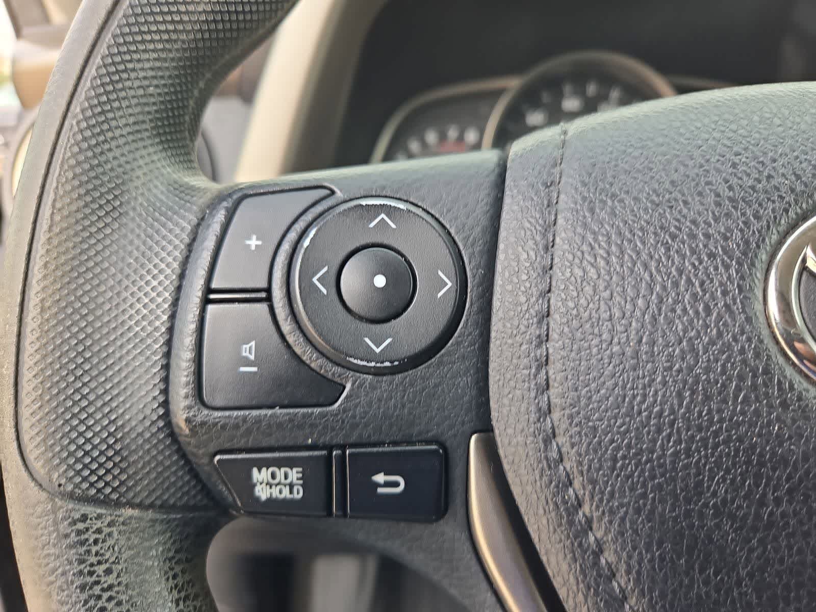 Thumbnail: 2015 Toyota RAV4 - 24